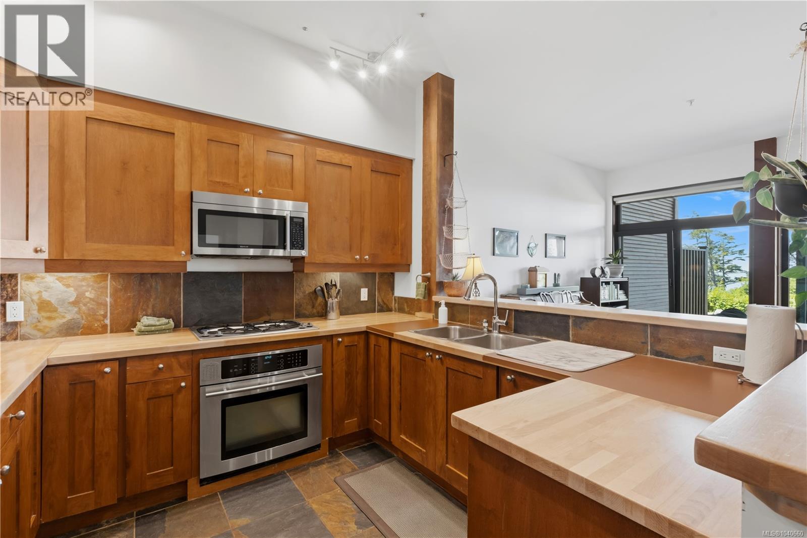 203 515 Marine Dr, Ucluelet
