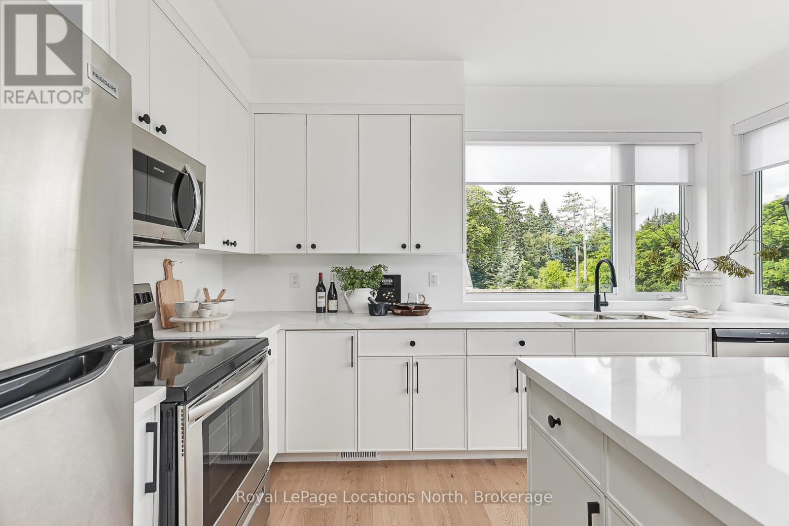 #9 25 LANSDOWNE STREET S - 4