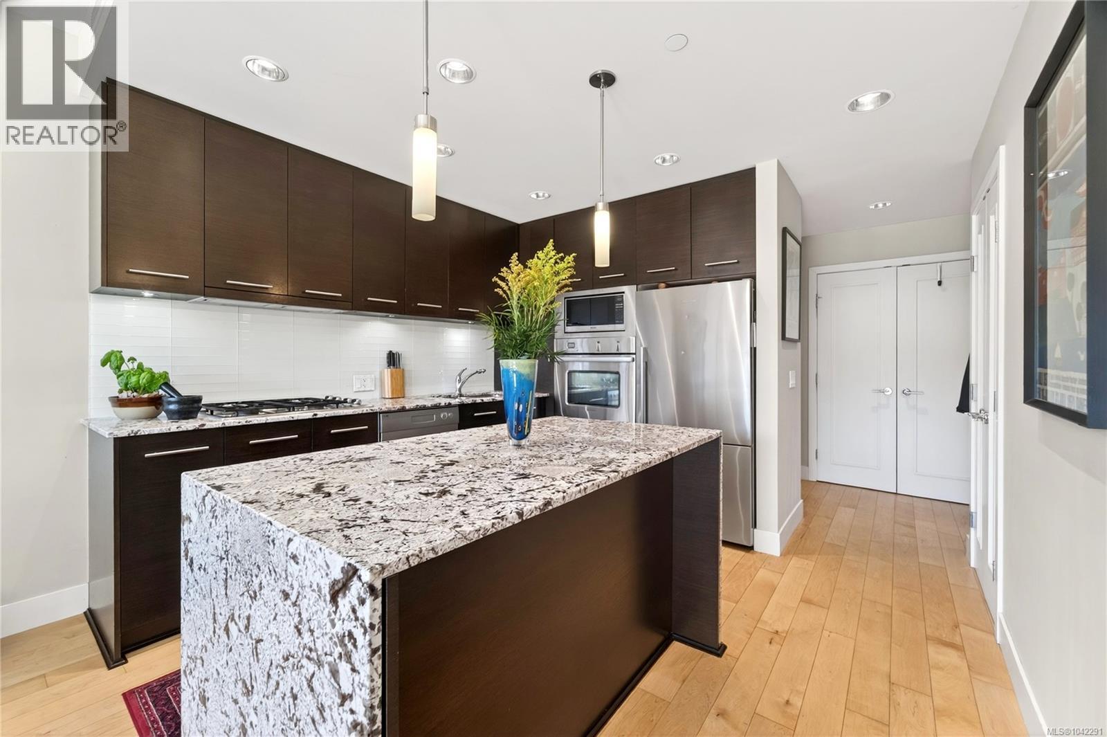 #204 3223 Selleck Way - 3