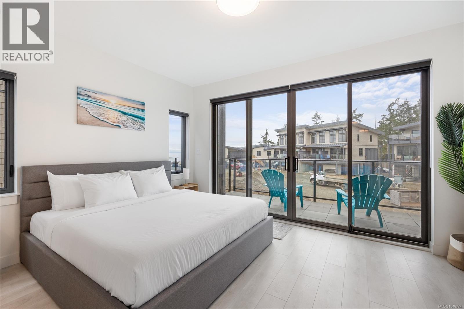 #4 9022 Clarkson Ave - 19