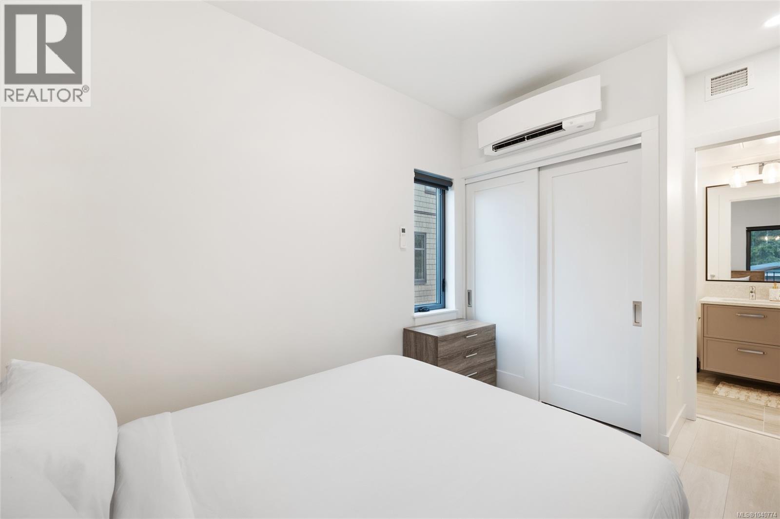 #4 9022 Clarkson Ave - 25