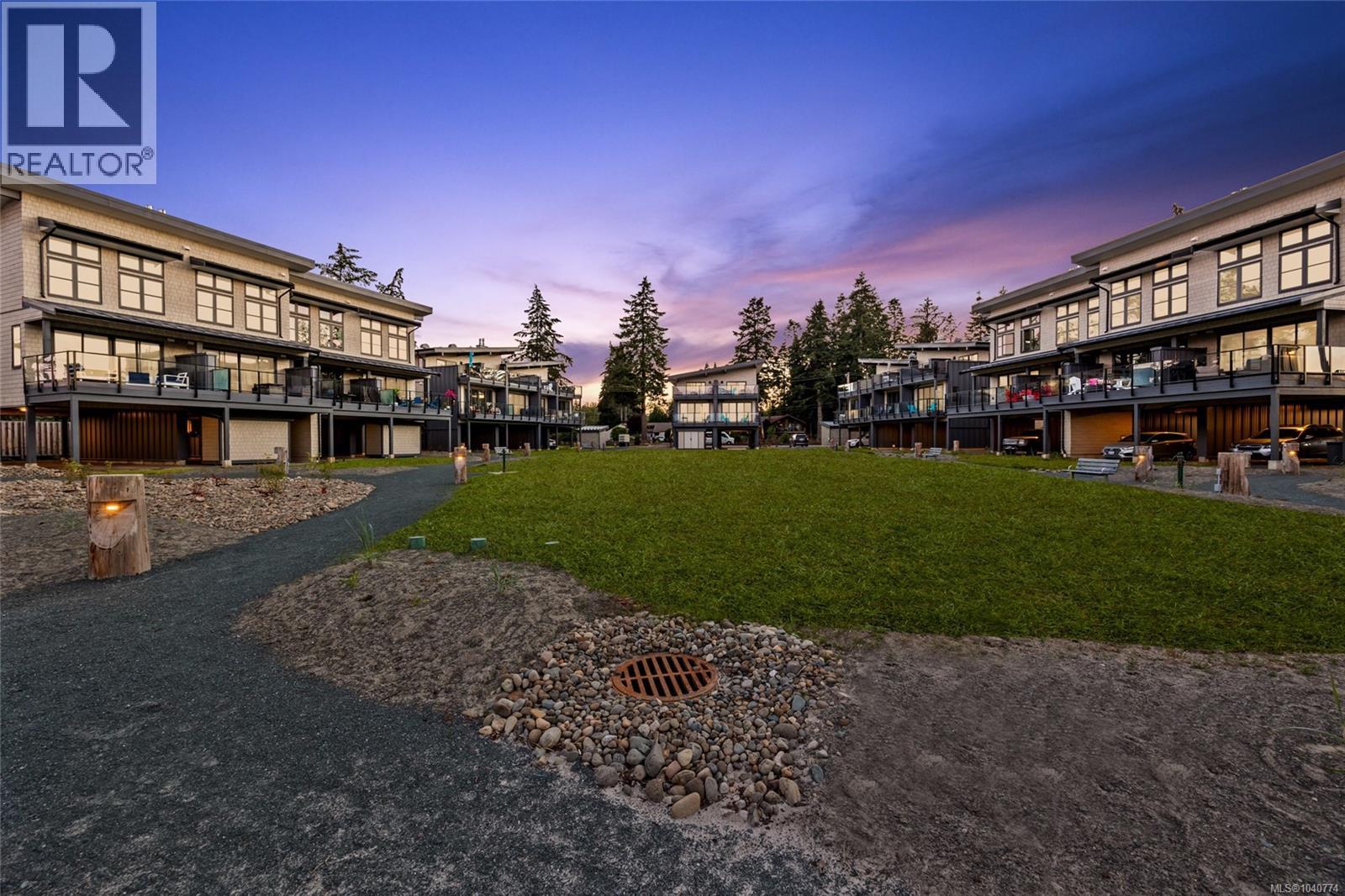 #4 9022 Clarkson Ave - 34