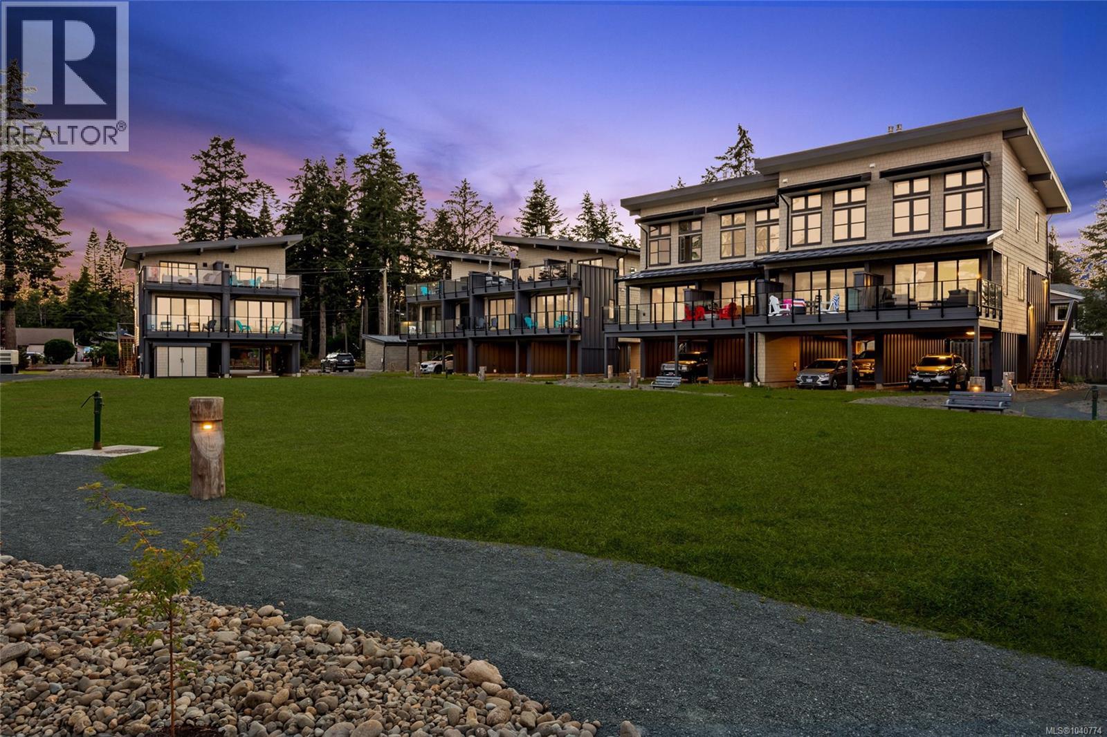 #4 9022 Clarkson Ave - 37