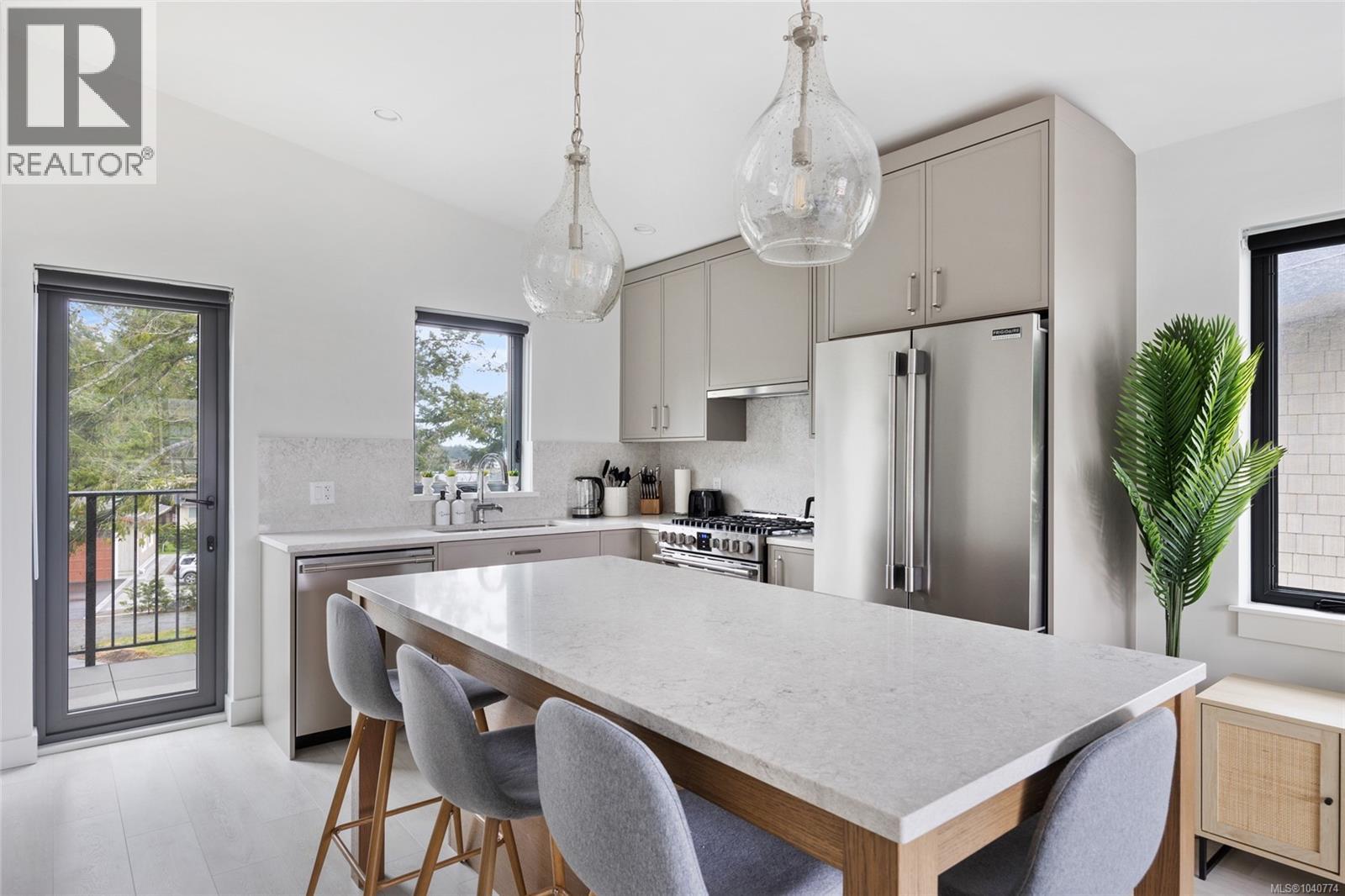 #4 9022 Clarkson Ave - 5