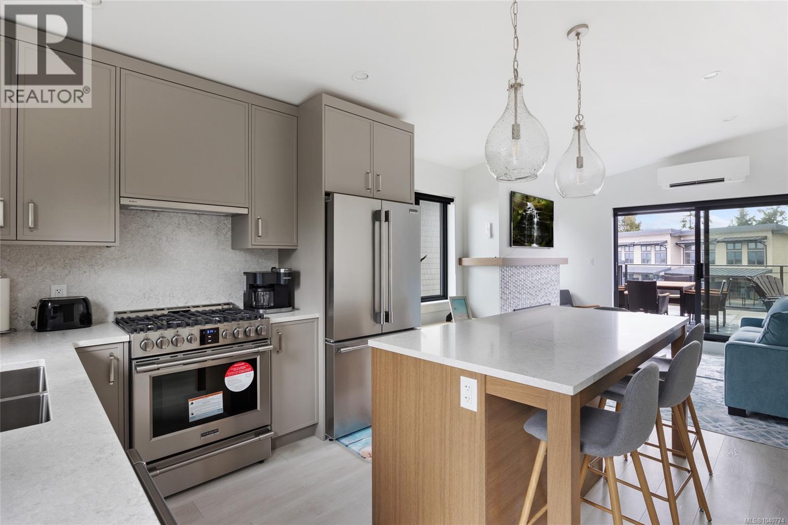 #4 9022 Clarkson Ave - 7