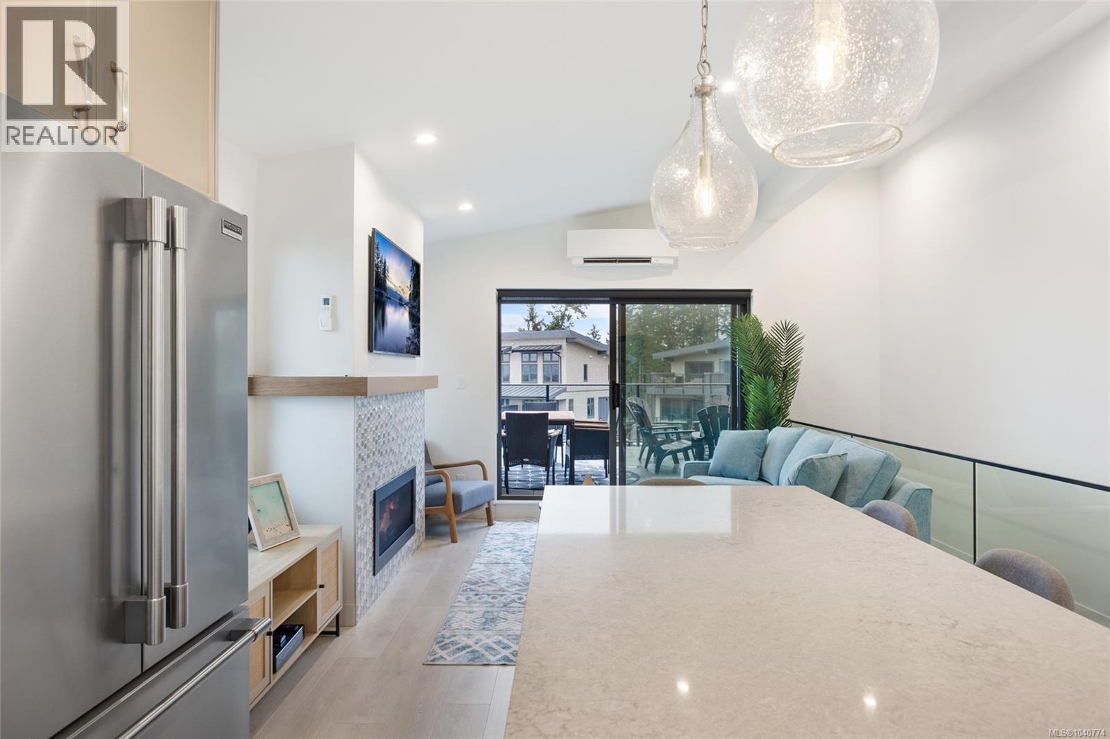 #4 9022 Clarkson Ave - 9