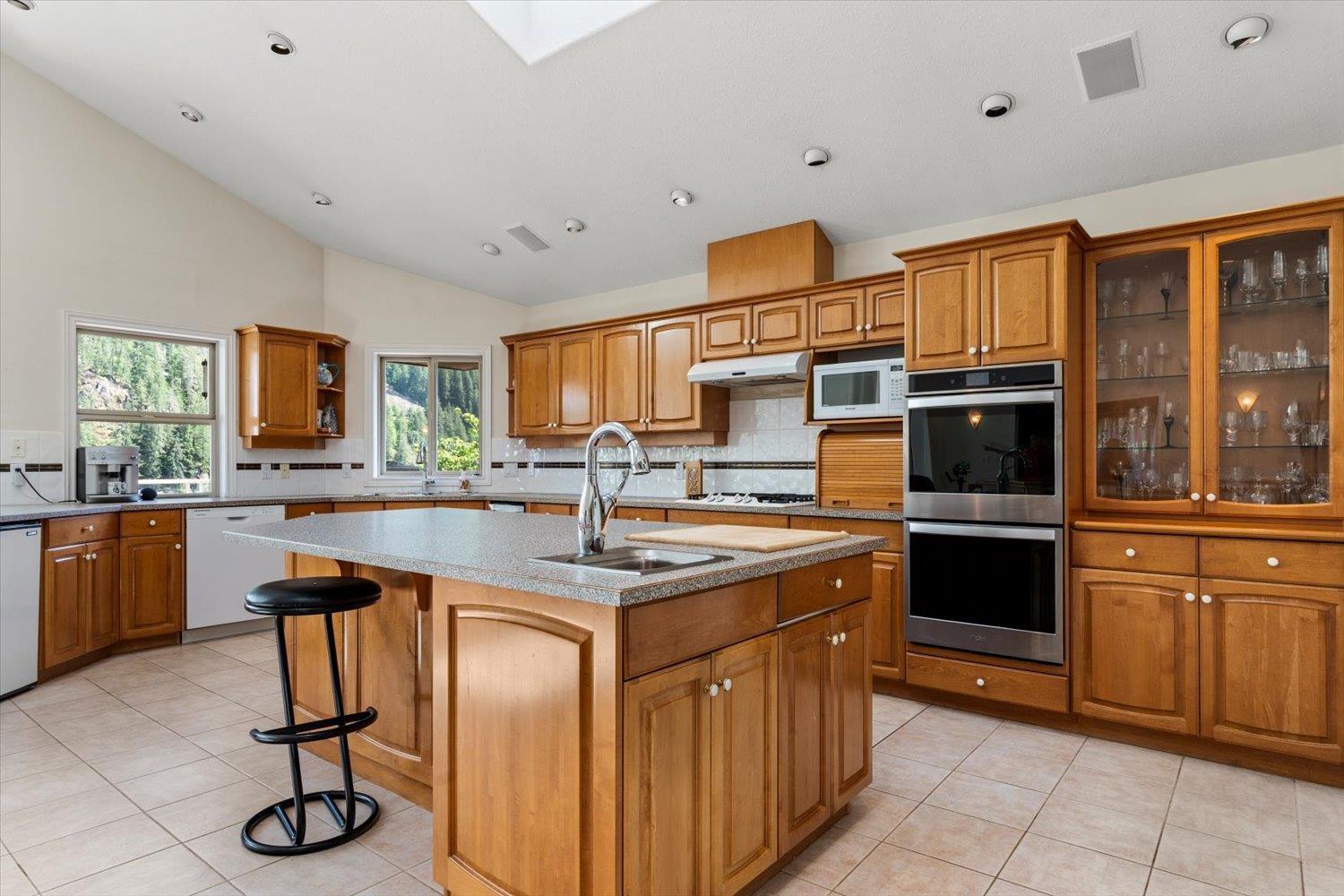 21313 LAKEVIEW CRESCENT, Kawkawa Lake, Hope