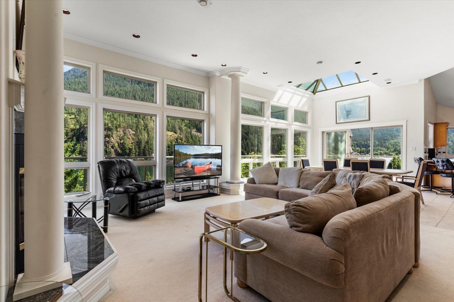 21313 LAKEVIEW CRESCENT, Kawkawa Lake, Hope