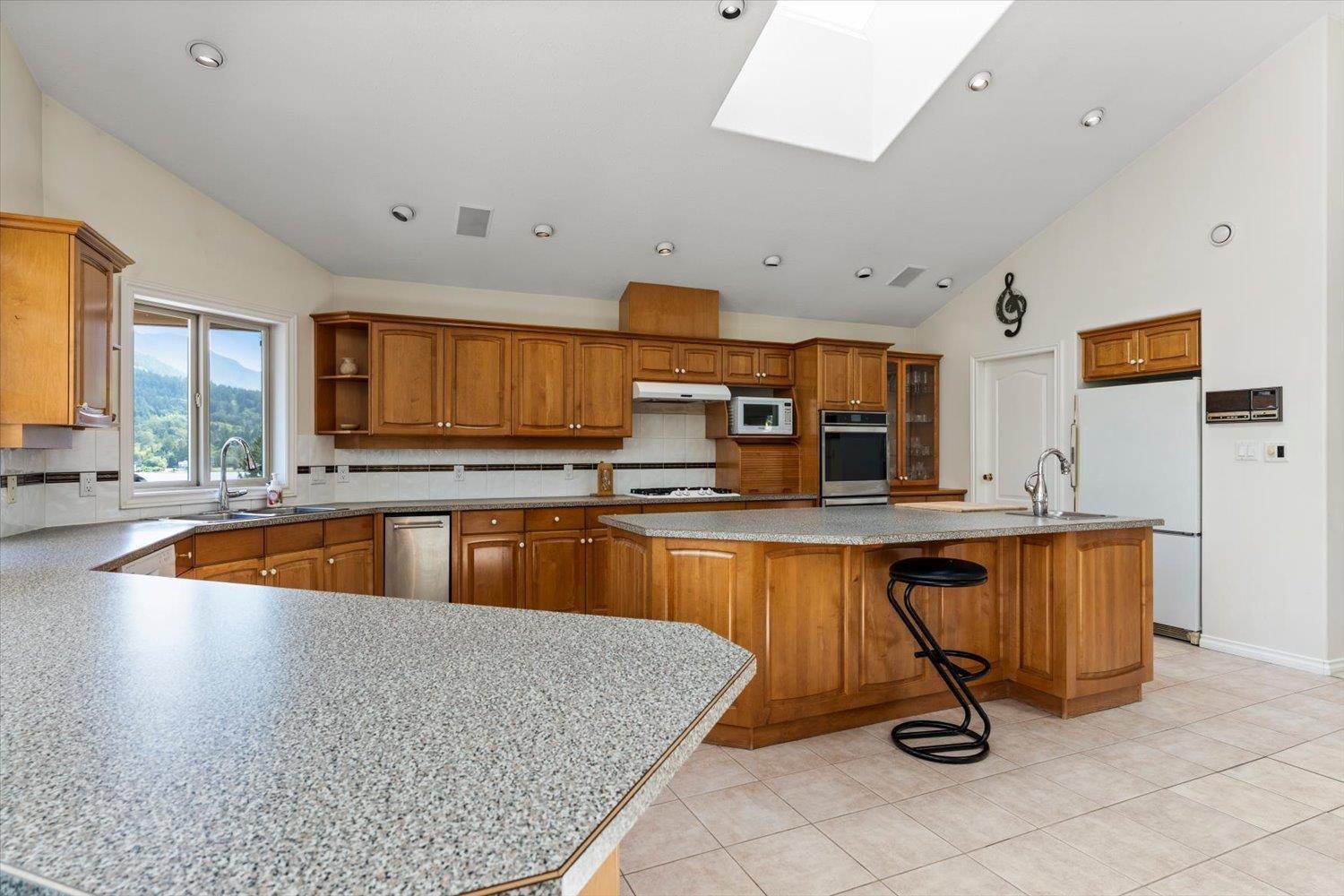 21313 LAKEVIEW CRESCENT, Kawkawa Lake, Hope