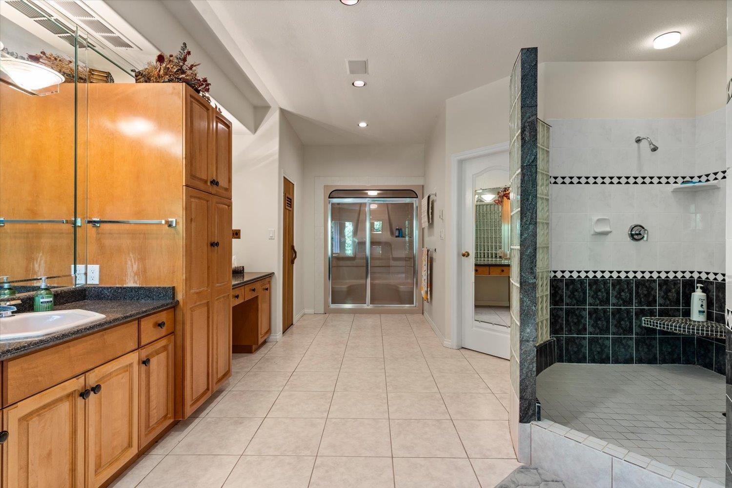 21313 LAKEVIEW CRESCENT, Kawkawa Lake, Hope