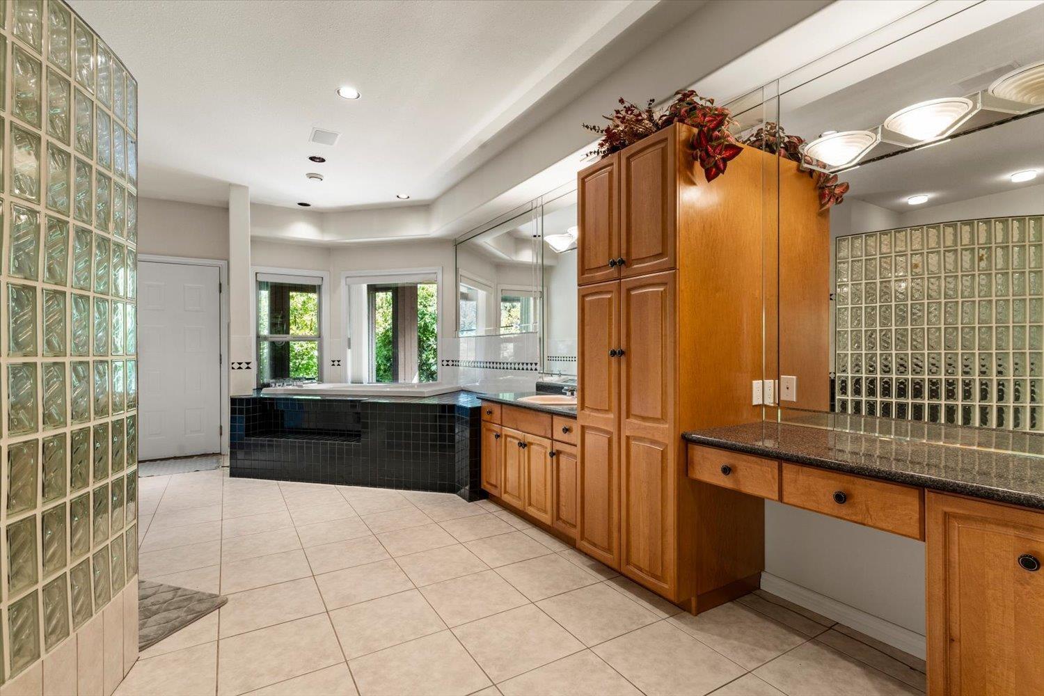 21313 LAKEVIEW CRESCENT, Kawkawa Lake, Hope