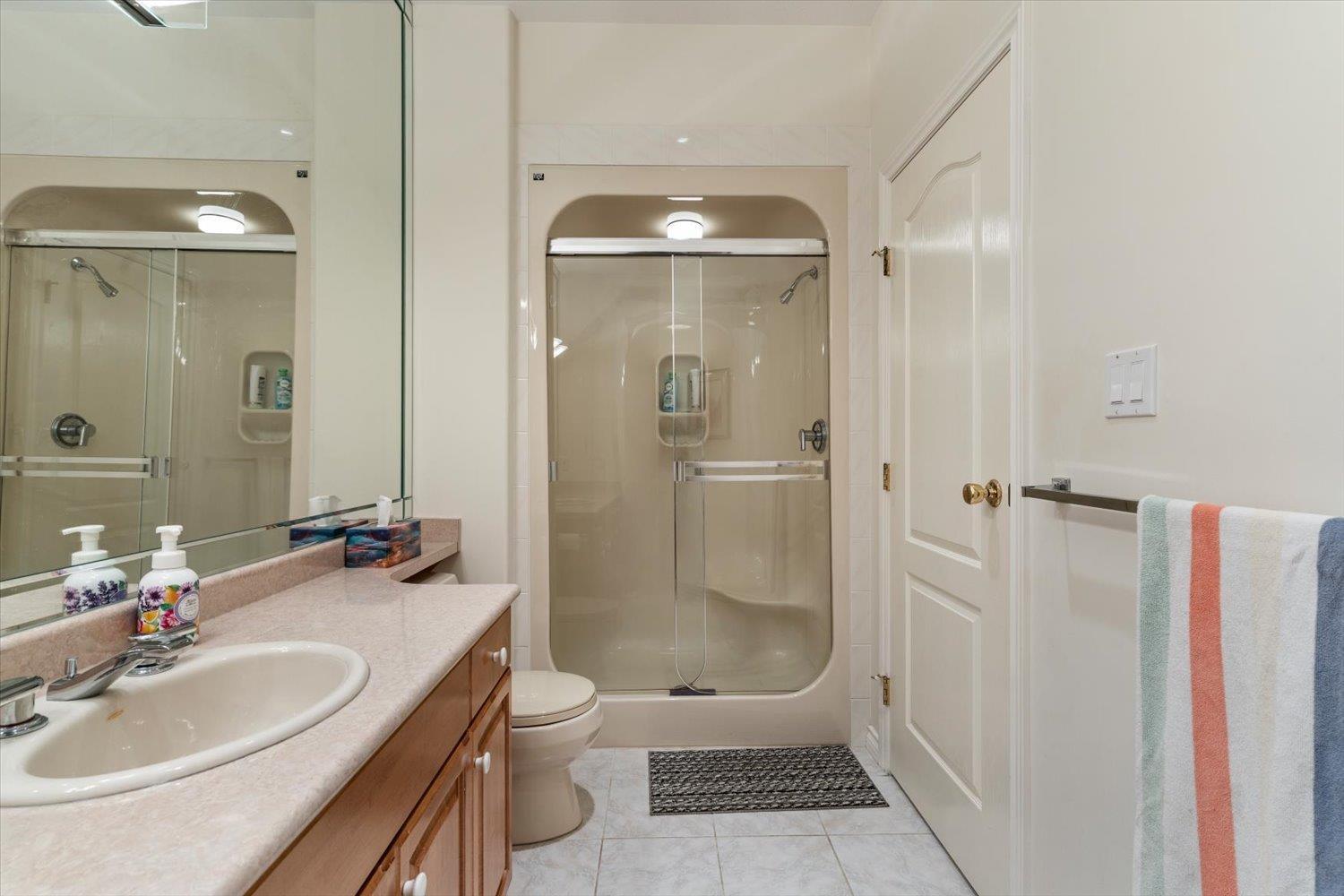 21313 LAKEVIEW CRESCENT, Kawkawa Lake, Hope