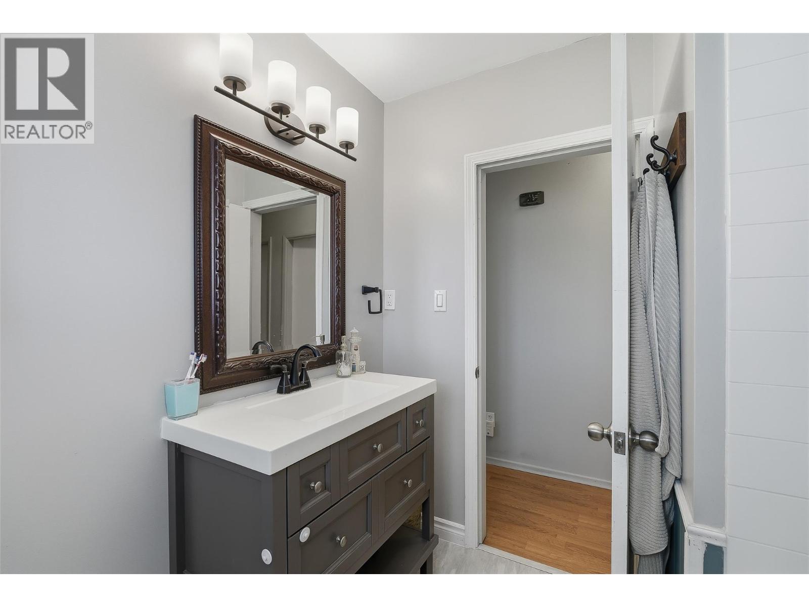 2135 Fleetwood Avenue - 21