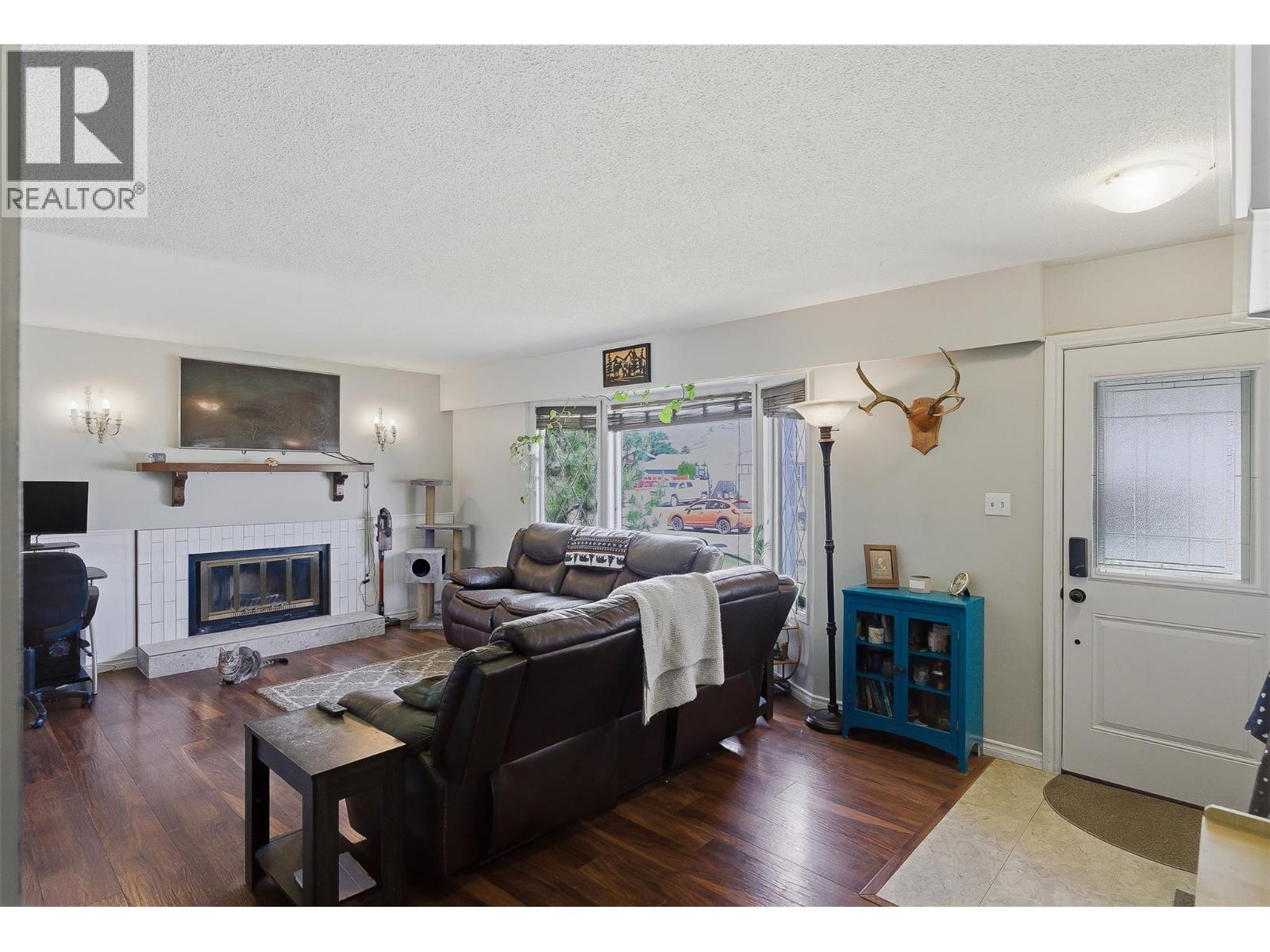 2135 Fleetwood Avenue - 19