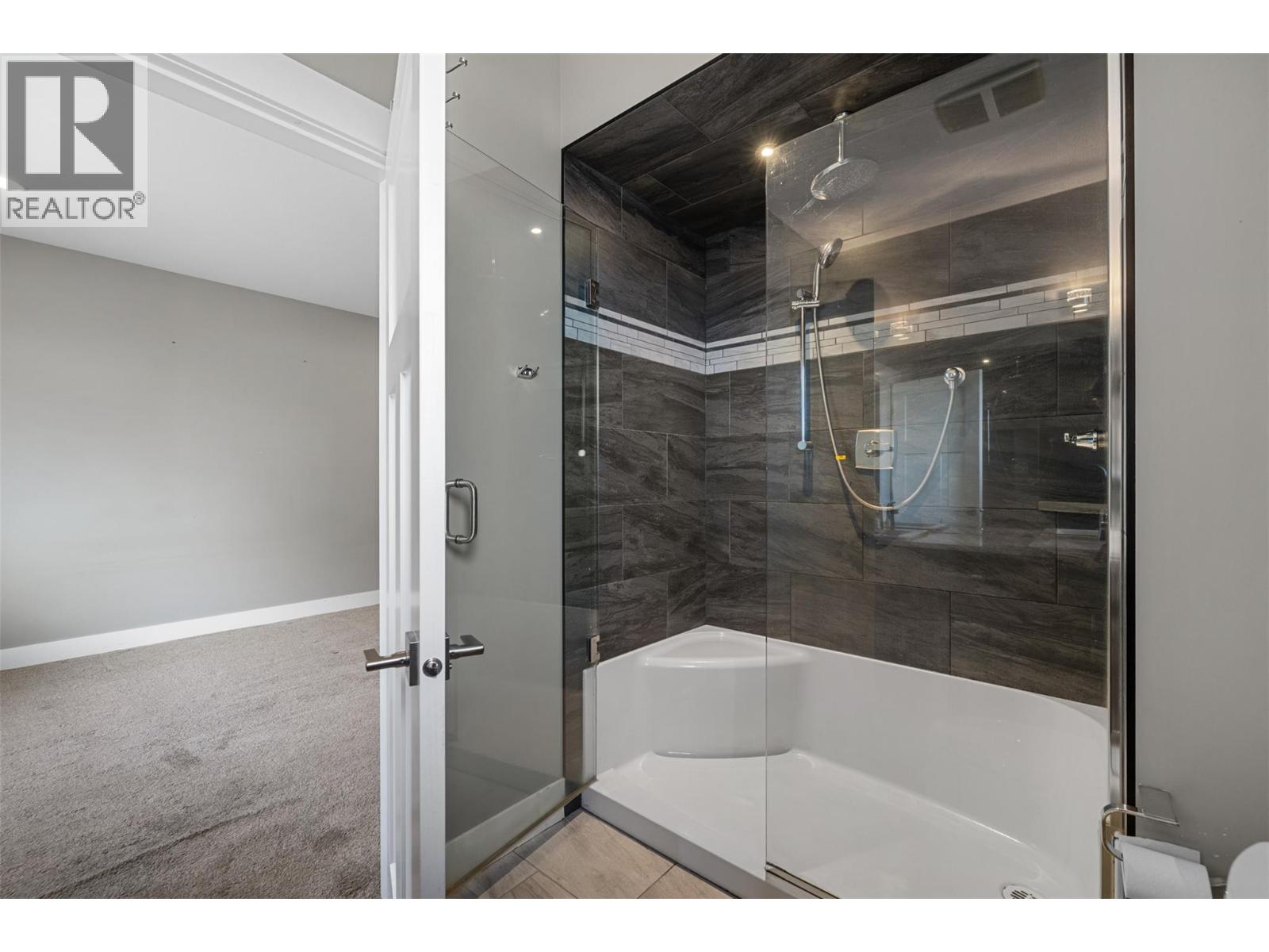 #4 1117 Mt Fosthall Drive - 28