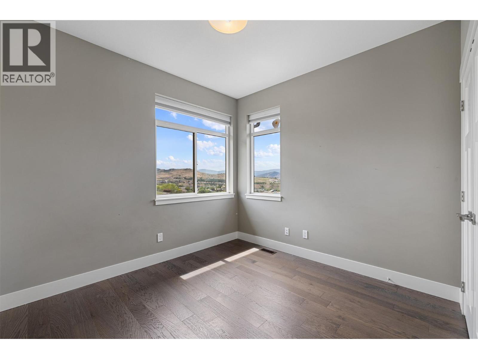 #4 1117 Mt Fosthall Drive - 29
