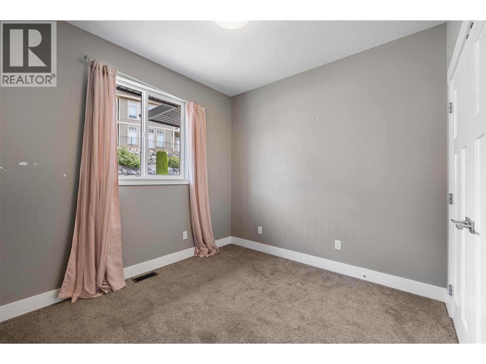 #4 1117 Mt Fosthall Drive - 30