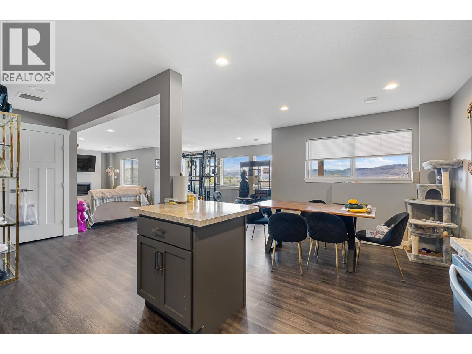 #4 1117 Mt Fosthall Drive - 44