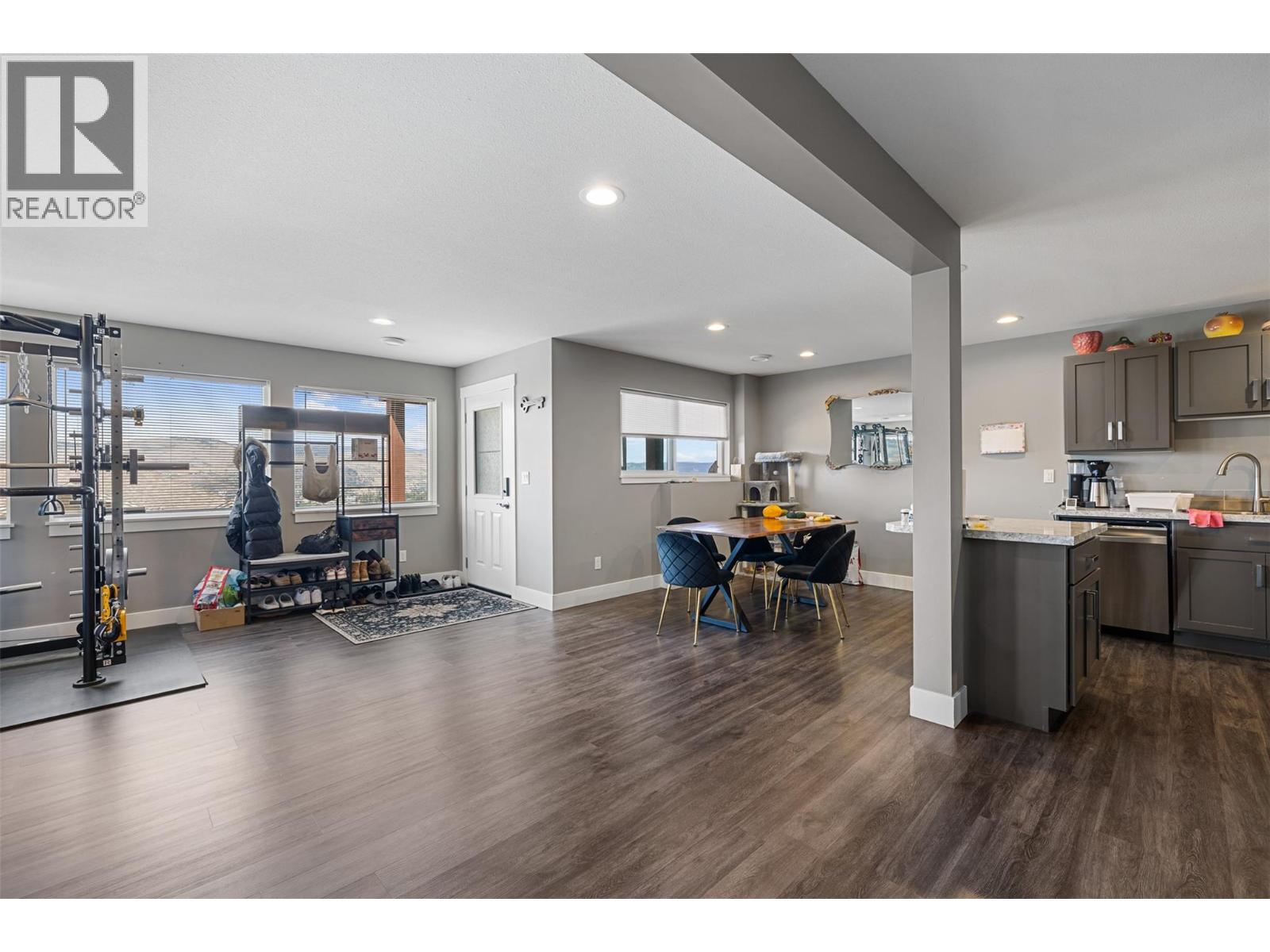 #4 1117 Mt Fosthall Drive - 39