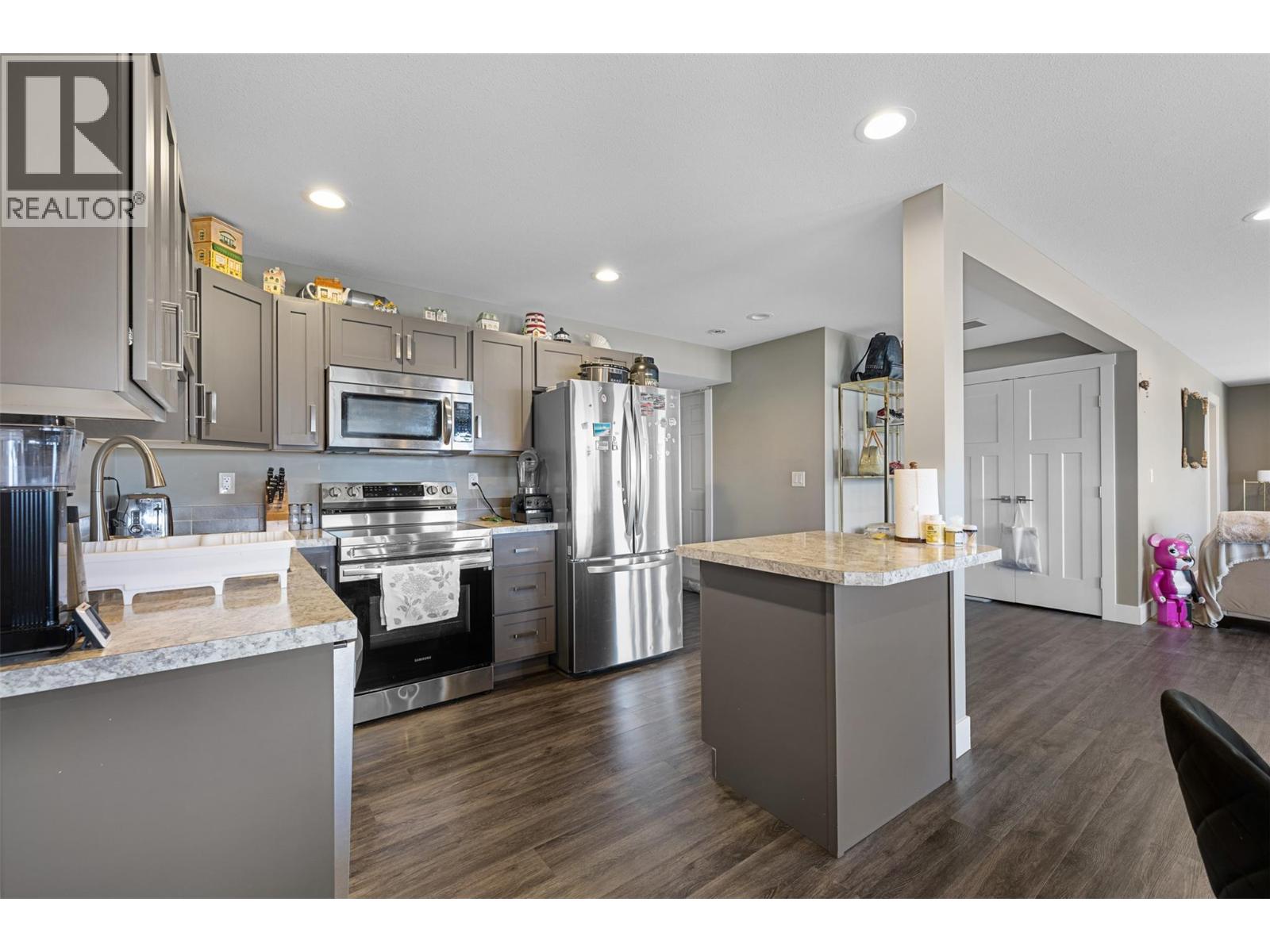 #4 1117 Mt Fosthall Drive - 43