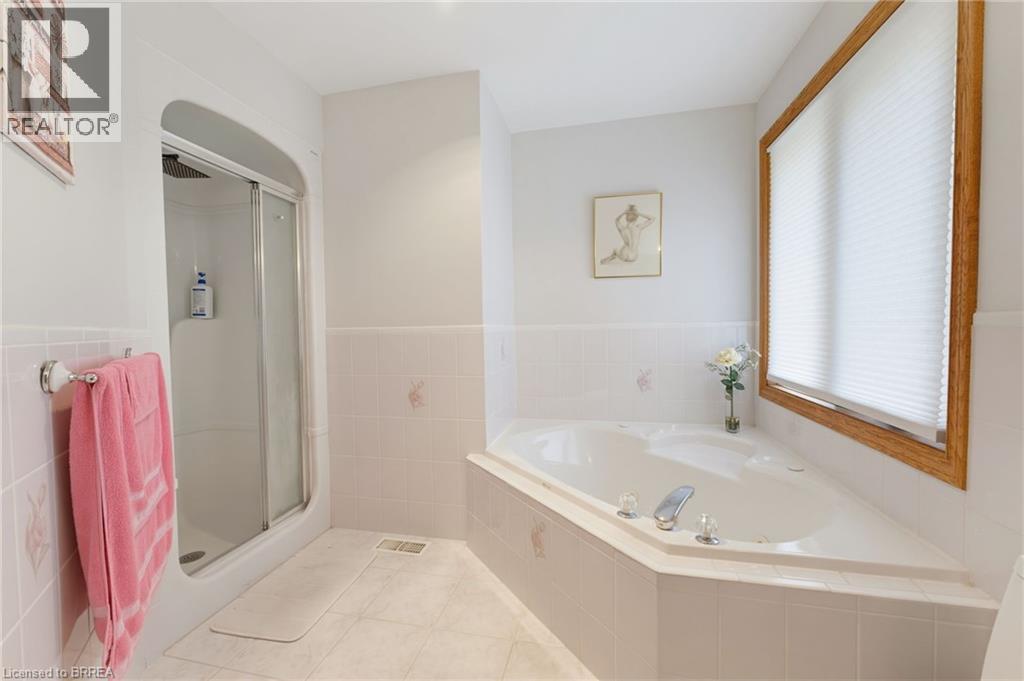 3-bedroom home for sale at 12 MACBRIDE Court, Brantford ON · photo 21 of 40
