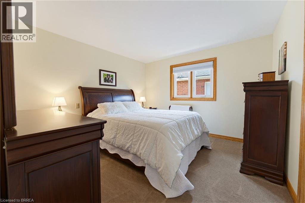 3-bedroom home for sale at 12 MACBRIDE Court, Brantford ON · photo 23 of 40