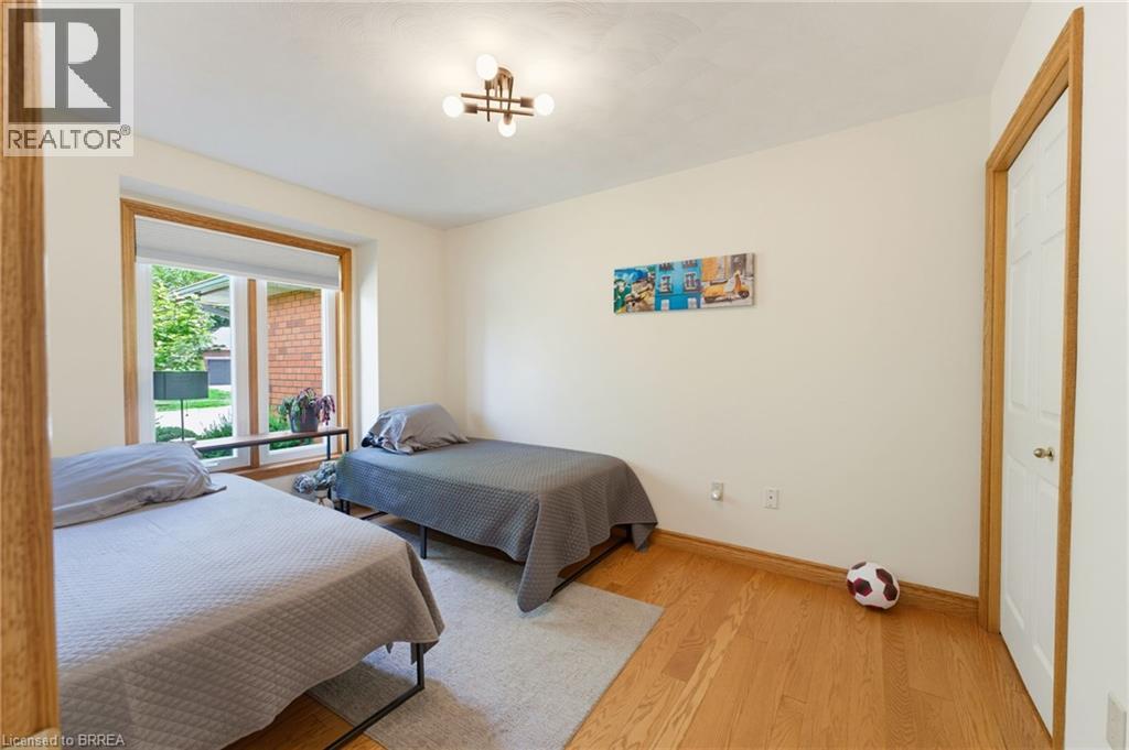 3-bedroom home for sale at 12 MACBRIDE Court, Brantford ON · photo 28 of 40