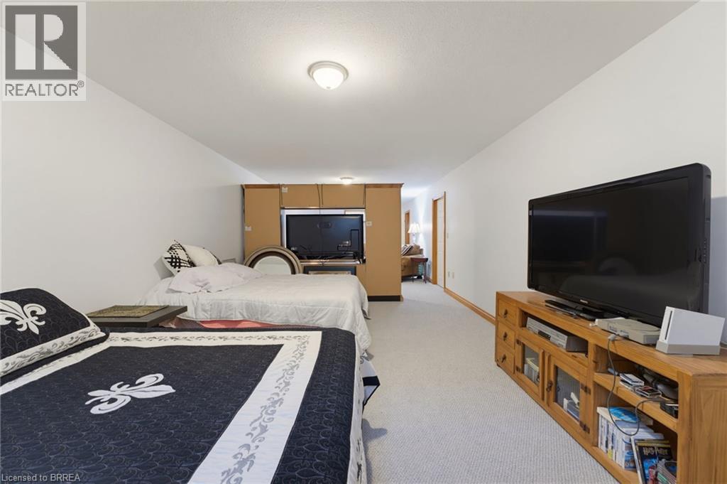 3-bedroom home for sale at 12 MACBRIDE Court, Brantford ON · photo 30 of 40