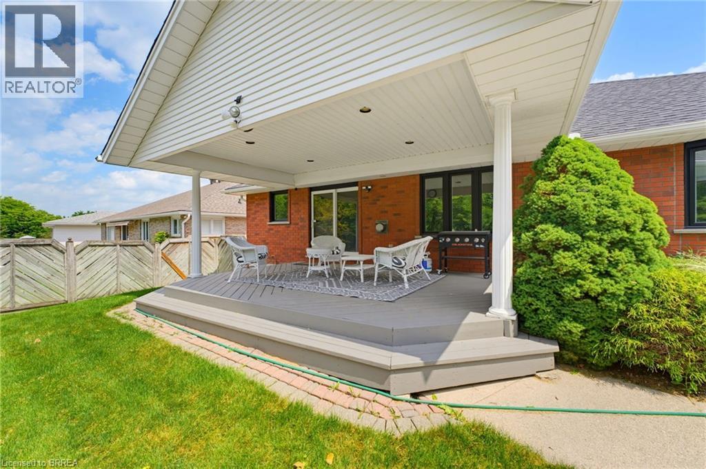 3-bedroom home for sale at 12 MACBRIDE Court, Brantford ON · photo 5 of 40