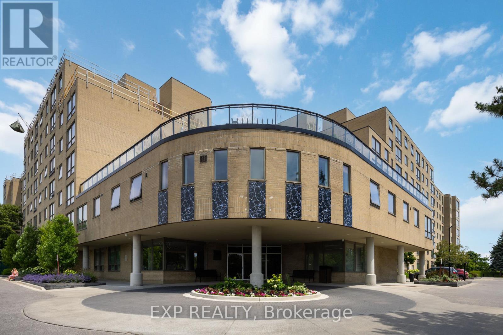 Listing photo of 716 - 326 MAJOR MACKENZIE DRIVE E