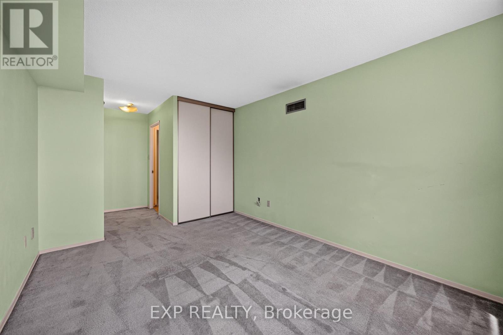 #716 326 MAJOR MACKENZIE DRIVE E - 24