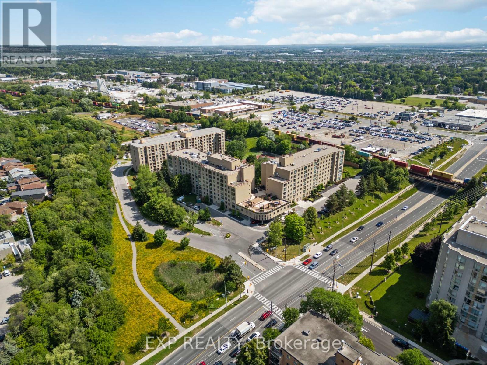 #716 326 MAJOR MACKENZIE DRIVE E - 33