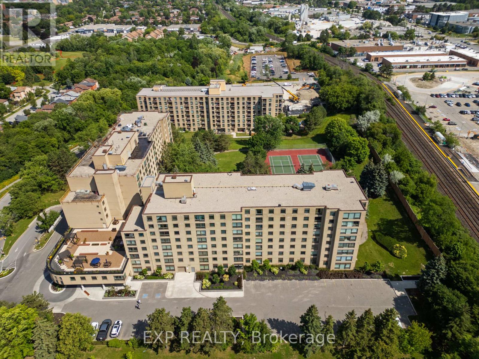 #716 326 MAJOR MACKENZIE DRIVE E - 35