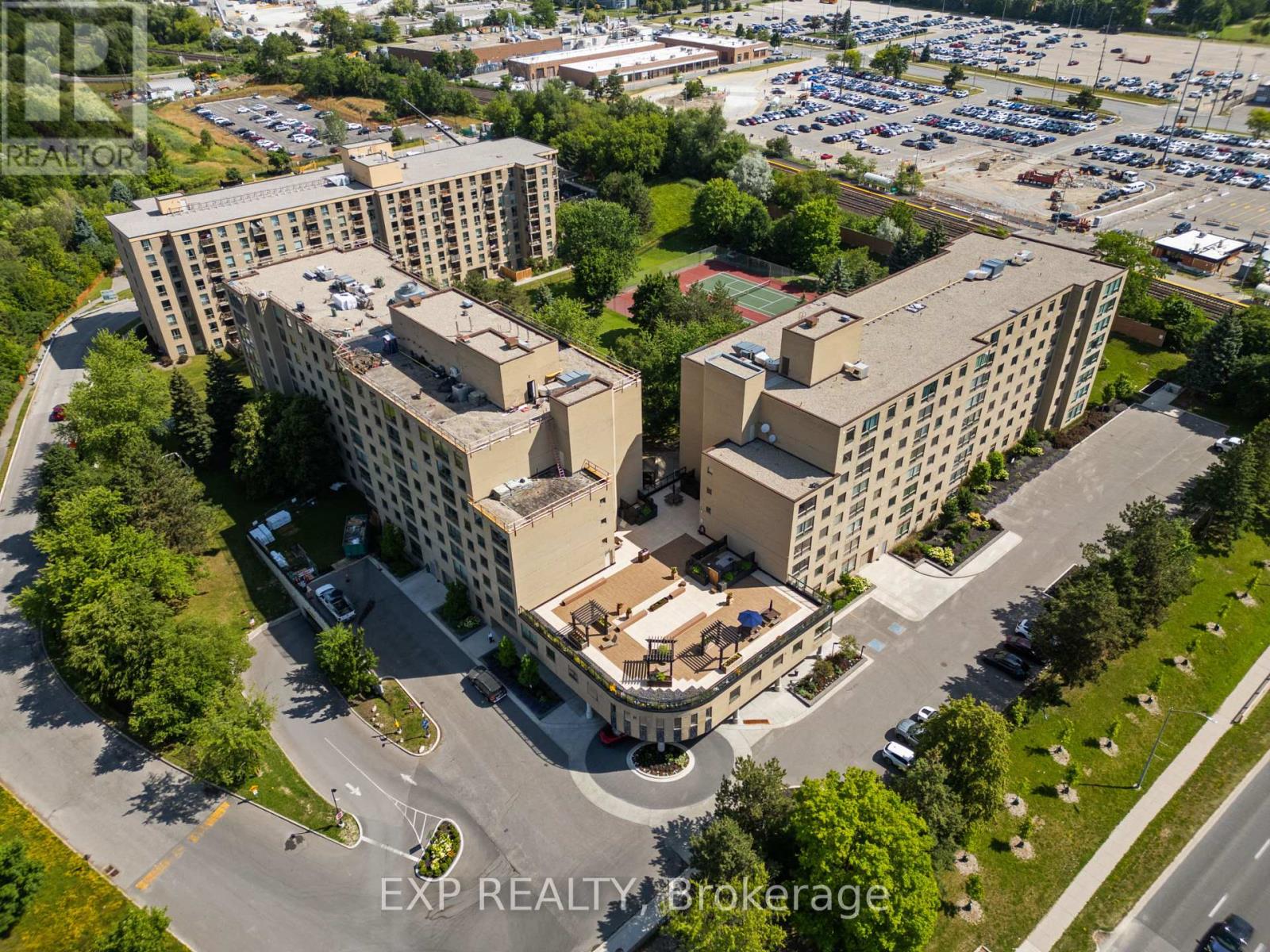 #716 326 MAJOR MACKENZIE DRIVE E - 36