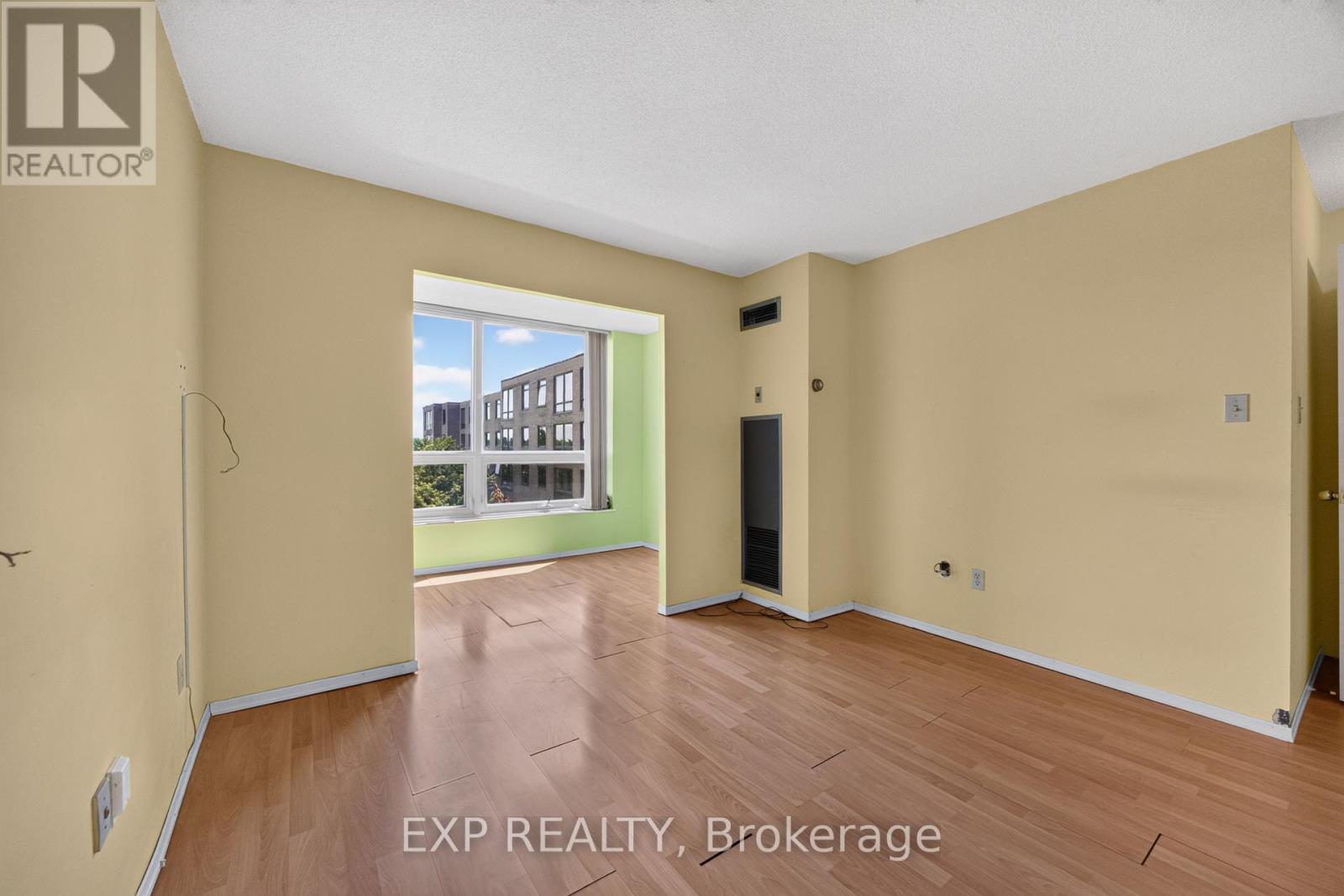 #716 326 MAJOR MACKENZIE DRIVE E - 5