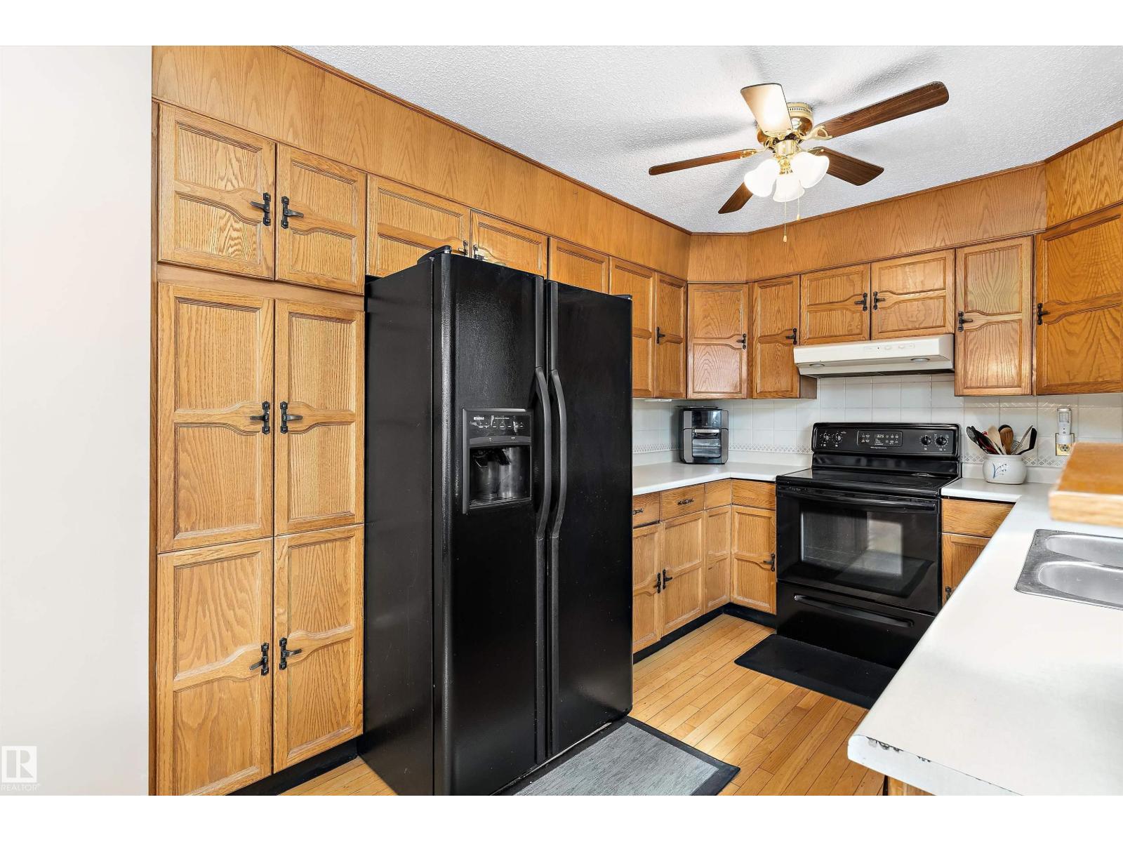 1048 105 ST NW - 21