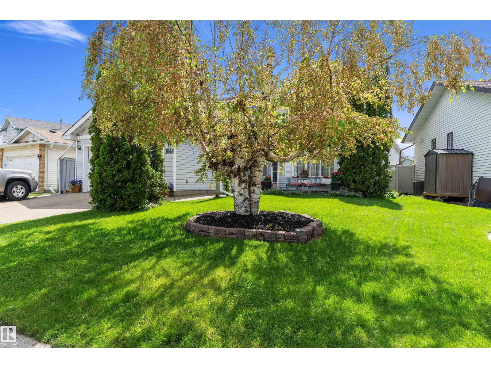 1048 105 ST NW - 3