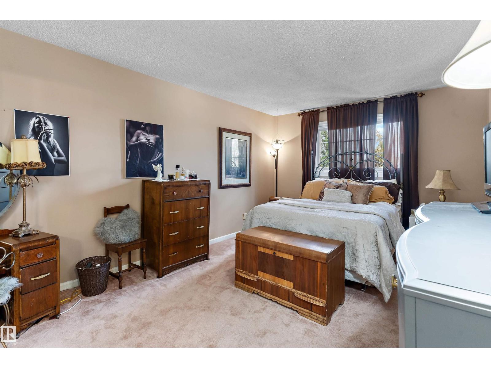 1048 105 ST NW - 32