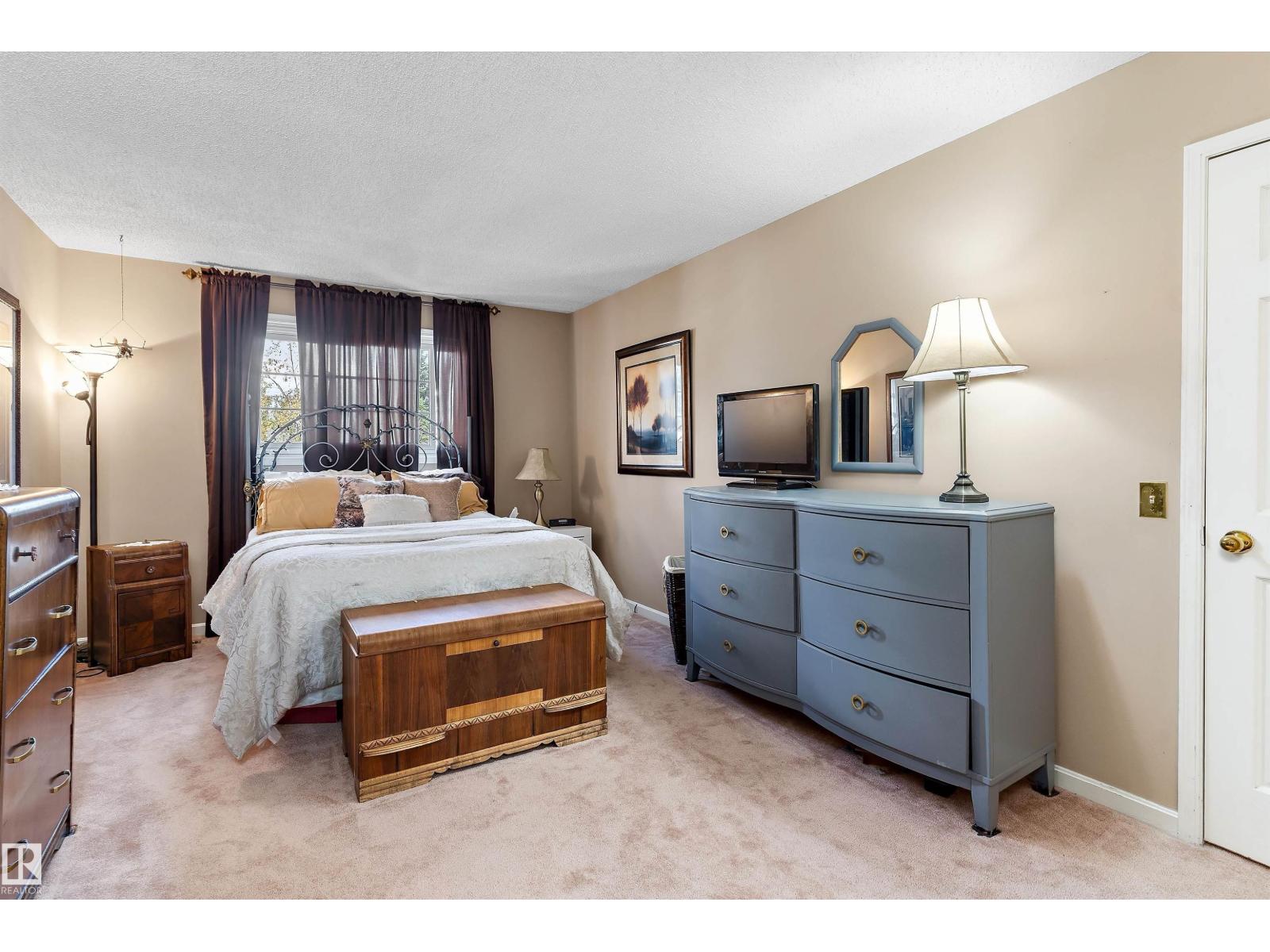 1048 105 ST NW - 35