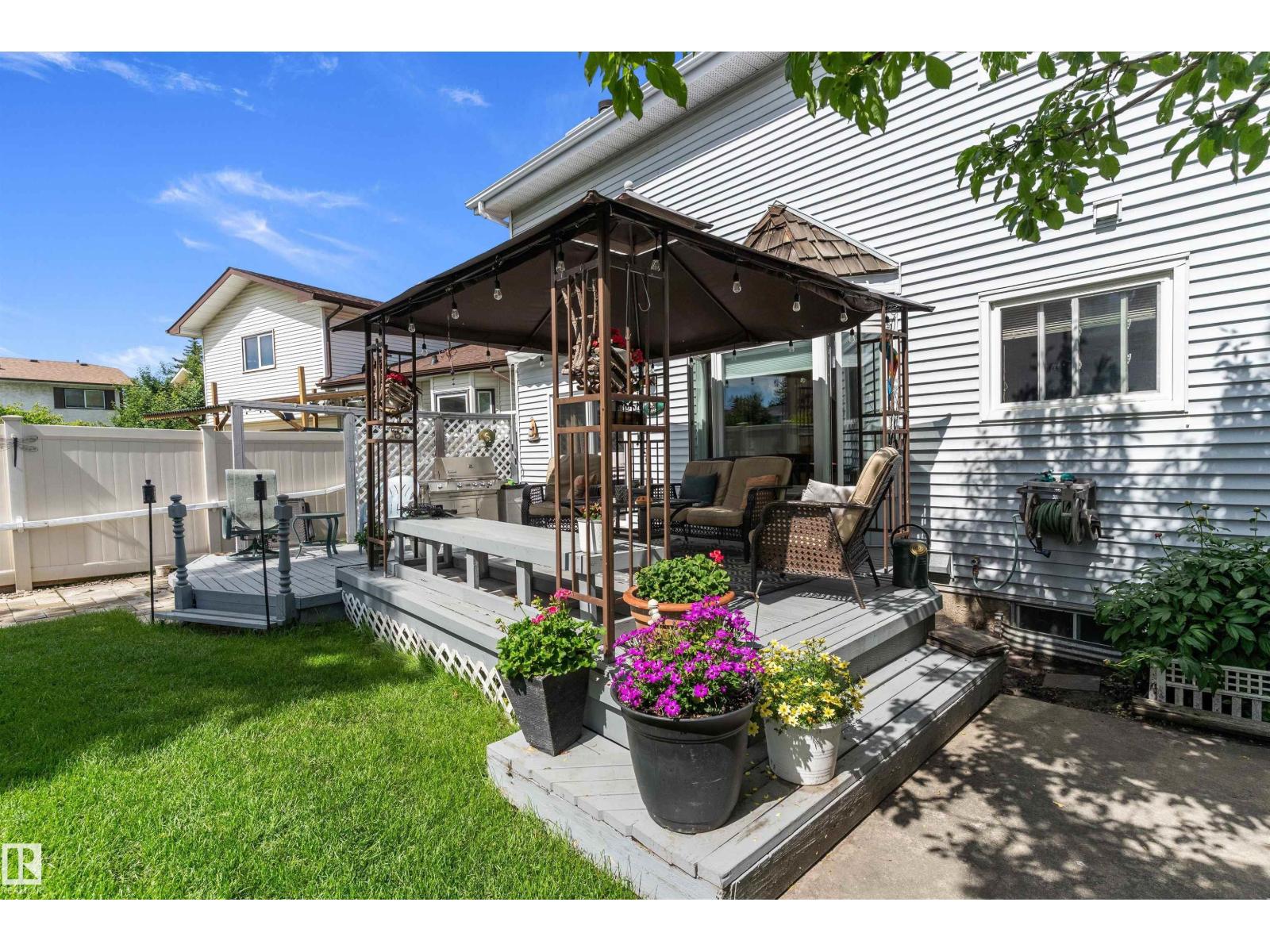 1048 105 ST NW - 37