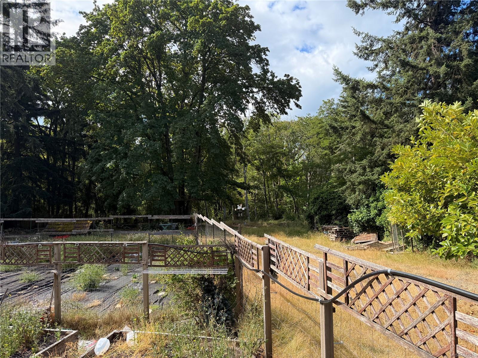 3575 Uplands Dr - Image 12