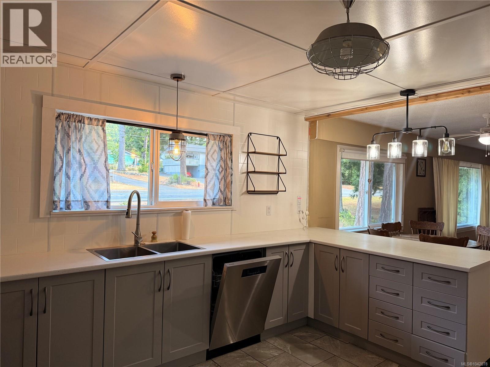 3575 Uplands Dr - 6