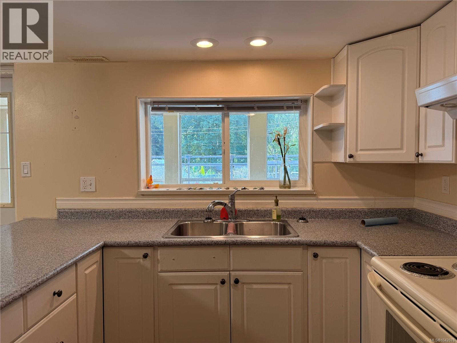 3575 Uplands Dr - 24