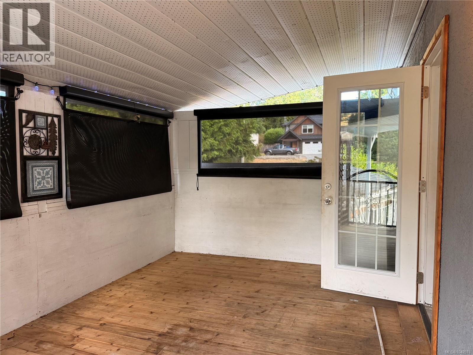 3575 Uplands Dr - 9