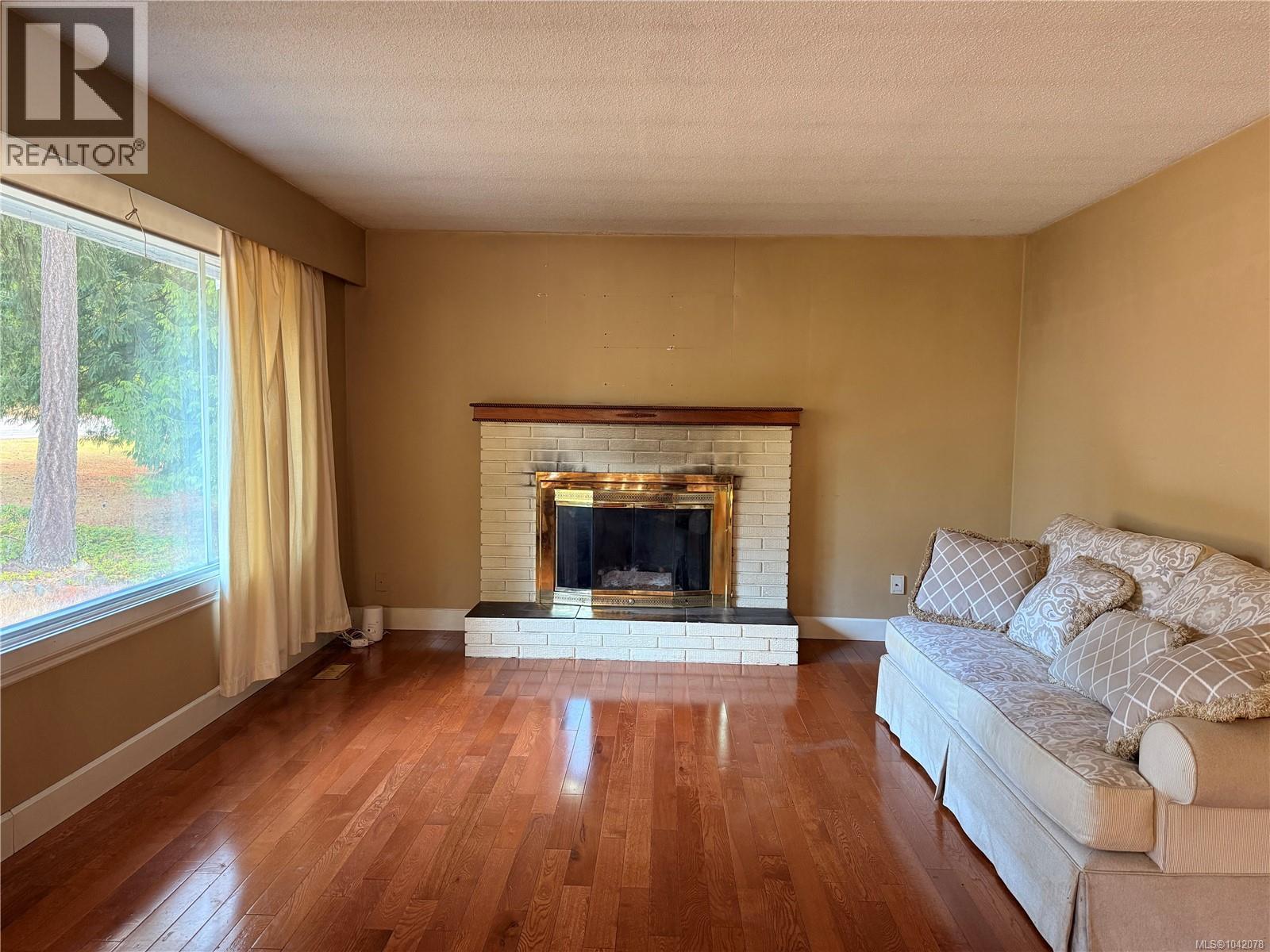 3575 Uplands Dr - 10