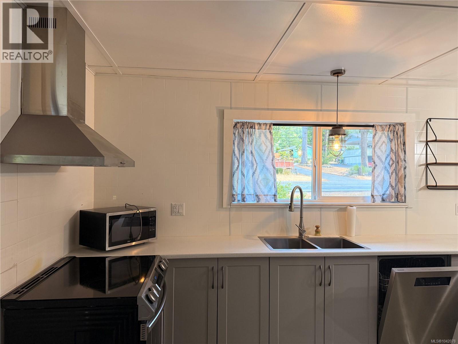 3575 Uplands Dr - 4