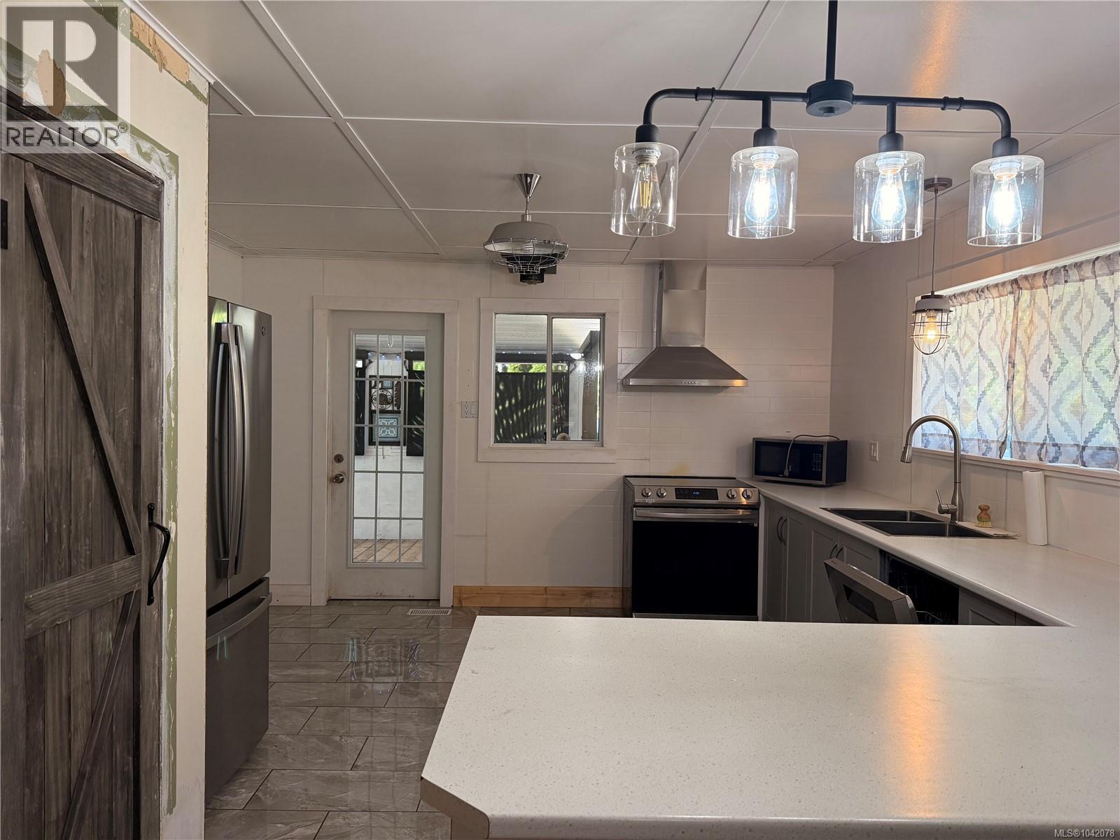 3575 Uplands Dr - Image 5