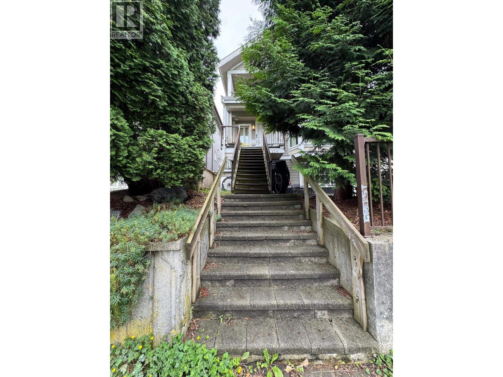 5 Bed, 2 Bath House for Sale in Vancouver – 220 E 15TH AVENUE, Vancouver – MLS# R3141637 - Image 4