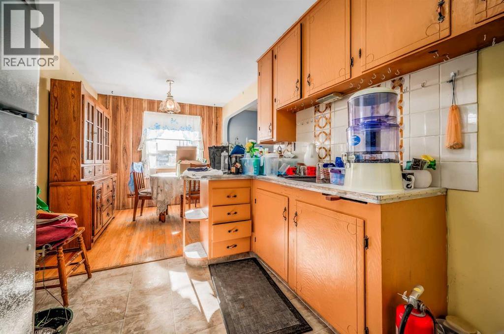 3452 37 Street SW - 11