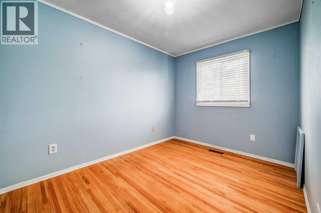 3452 37 Street SW - 15